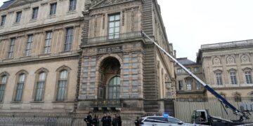 قناة “ديسكفري” نشرت بالتفصيل عملية السطو على متحف اللوفر…