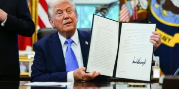 85 الف تأشيرة دخول الى USA أُلغيت هذا العام.. الشروط الجديدة تُلزم الراغب في تأشيرة اصطحاب نسخة عما يقوله و ينشره على وسائل التواصل الاجتماعي…