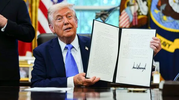 85 الف تأشيرة دخول الى USAأُلغيت هذا العام..الشروط الجديدة تُلزمالراغب في تأشيرةاصطحاب نسخة عما يقوله و ينشرهعلى وسائل التواصل الاجتماعي...