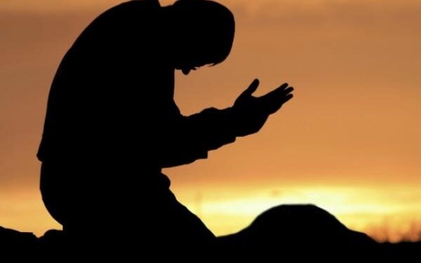 عندما تتقدّم الخطابات الإنفعاليةعلى الخطط التنموية...د. الياس ميشال الشويري:الدعاء وحده لا يُحقّق التقدمبل يبقى في مظاهر بدائية...