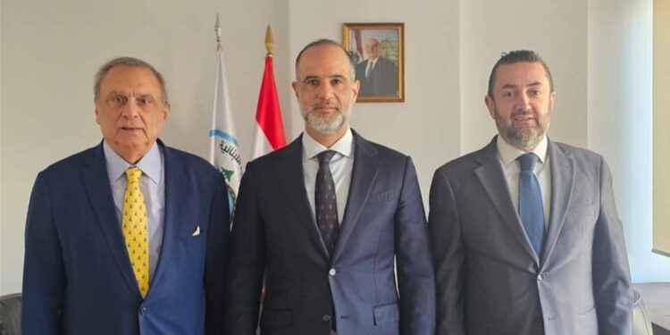 حبيب يُطلع رسامنيعلى مشاريع مصرف الإسكان