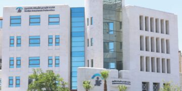 اتحاد شركات التأمين الاردنية يحذّر: بعض السماسرة المنتشرين في مناطق ترخيص المركبات يحتالون و ينصبون على المواطنين…