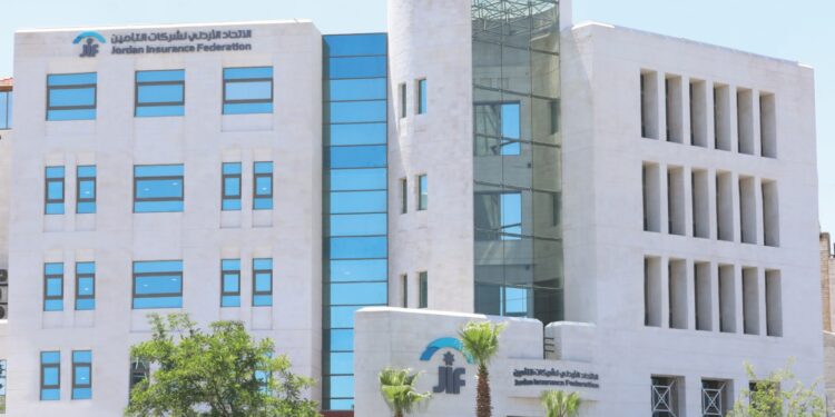 اتحاد شركات التأمين الاردنية يحذّر:بعض السماسرة المنتشرينفي مناطق ترخيص المركباتيحتالون و ينصبون على المواطنين...