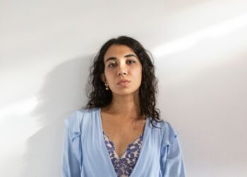 العُري الذي لا يُرى:حين يصبح المطعم مرآة لمجتمعٍ بلا مضمون