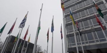 العلم الاميركي أُزيل من أمام مقرّ منظمة الصحة العالمية و الخوف من ان يقوّض ترامب الامم المتحدة و يستبدلها بمجلس السلام الذي أنشأه…