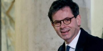 توجّه لتعيين مدير قصر فرساي مديراً لمتحف اللوفر…