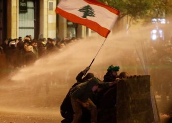 إذا كان الشيطان رجيمًا،فلماذا نمنحه السلطة؟وإذا كان ملاكًا بارّاً،فلماذا تحرسه الشرطة؟ (الشاعر العراقي أحمد مطر)د. الياس ميشال الشويري معلٌّقاً:قولٌ ينطبق على لبنان..