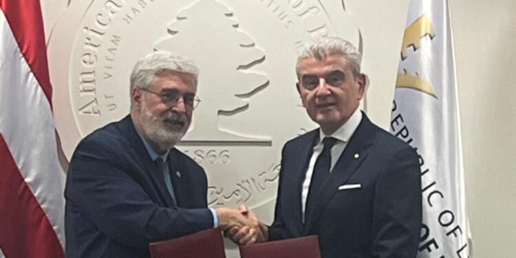 مذكرة تفاهم بين وزارة الصناعةوالجامعة الأميركية في بيروتلتعزيز المعرفة الصناعية بين الشباب