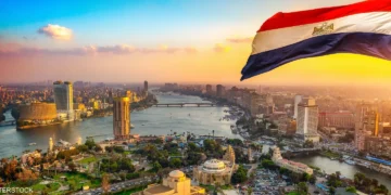 تداعيات الحرب على إيران مستمرة.. وزير الطيران المصري: الصراع كبّد مصر للطيران خسائر بملايين الدولارات…