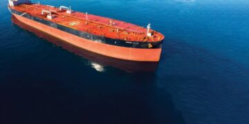 تكلفة باهظة للحرب والأرقام الى تصاعد… شركات التأمين البحري أوقفت التغطيات ومئات الناقلات عالقة في الخليج…