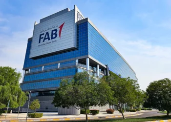 بنك أبوظبي الأول يدعم أبطال خط الدفاع الأول