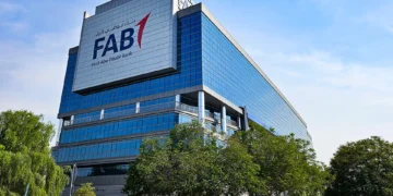 بنك أبوظبي الأول يدعم أبطال خط الدفاع الأول