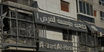 30 فرعاً لجمعية “القرض الحسن” في مرمى النيران الإسرائيلية.. بعد تعميم للمركزي اللبناني مُنِعَ دخول أي أموال مصدرها معاقَب…