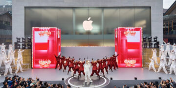 Apple تطفئ في 1 نيسان 50 عاماً من التكنولوجية المتقدمة وتتعهد بتقديم الابتكارات تورية جديدة