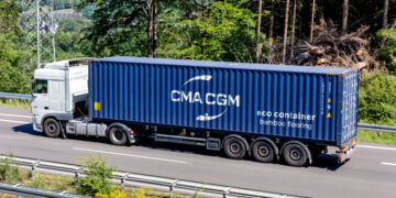 حلول برية لشركة الملاحة الفرنسية CMA CGM لفك الحصار عن مضيق هرمز…