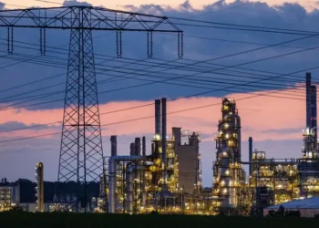 "توتال إنرجيز" تكثف مشترياتنفط الشرق الأوسط وتزيد اضطراب السوق