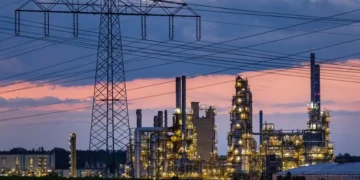 “توتال إنرجيز” تكثف مشتريات نفط الشرق الأوسط وتزيد اضطراب السوق