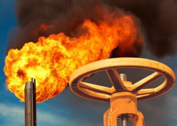 أخبار سيئة عن النفط والإقتصاد..فهل يُعاد الى سياسةخفض استهلاك الطاقة وخفض السرعةوتطبيق نظام العمل من المنزل؟