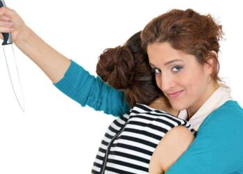 "العرب والمسلمون لا يأكلون لحم الخنزيرولكنهم يأكلون لحم بعضهم"...د. الياس ميشال الشويري معقّباً:لم يلتهم أحدٌ لبنانبقدر ما التهمه أبناؤه المتسلّطون!