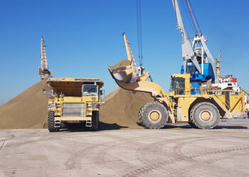 بعد اكثر من ٧٠ عاماً..شركة الترابة الوطنيةتتوقف عن العملوتشرّد 2380 شخصاًبين عامل ومتعاون...