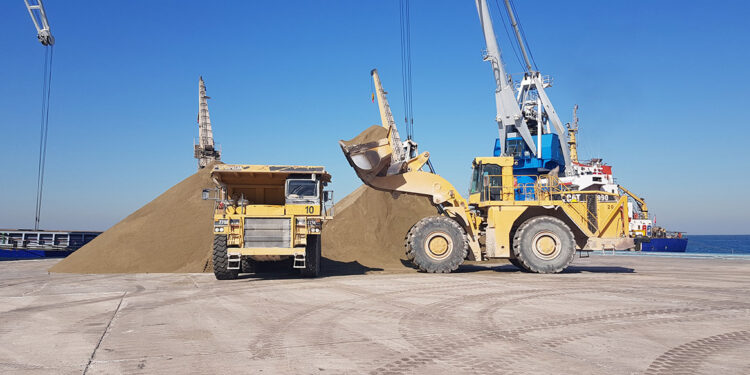 بعد اكثر من ٧٠ عاماً..شركة الترابة الوطنيةتتوقف عن العملوتشرّد 2380 شخصاًبين عامل ومتعاون...