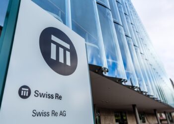 تقول Swiss Re إن الطلب والمخاطر المتعلقة بتأمين مراكز البيانات العالمية في تزايد.
