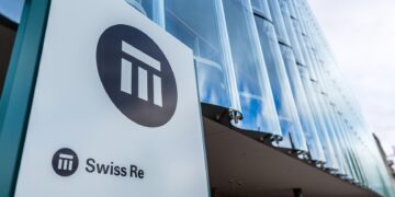 تقول Swiss Re إن الطلب والمخاطر المتعلقة بتأمين مراكز البيانات العالمية في تزايد