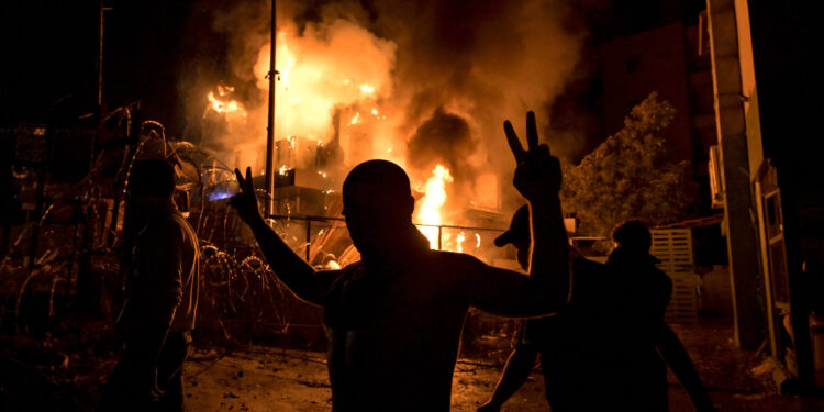 كيف سقط لبنان في قعر الهاوية؟د. الياس ميشال الشويري يؤرّخ الأحداث ..يكشف الحقائق .. يهدم الأوهام .. و يقول:"نحن في لحظة مفصليةبين استمرار الإنحدار او بداية التأسيس..."