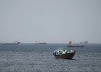 إيران توّثّق استهداف منشىآتهاوتقرير يكشف إزالة الألغام من مضيق هرمز