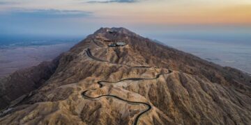 د.غالب خلايلي يعود الى أدب الرحلات.. برْدٌ غير معهود في “العين”و “دبي” و خبراء المناخ يُبشروننا بصيفٍ ساخنٍ جدا…