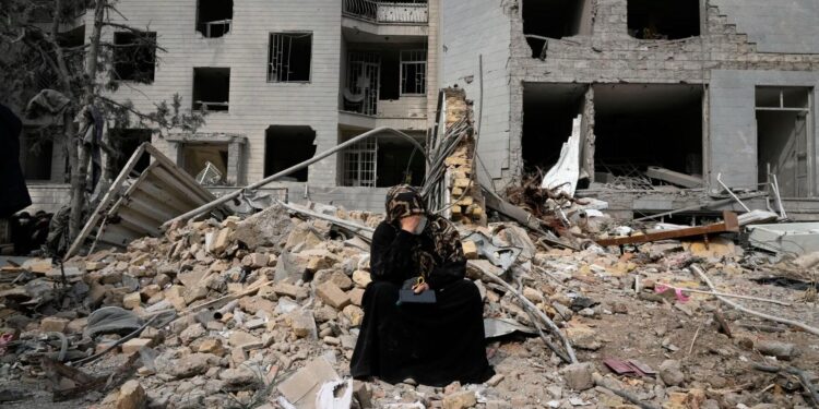 تدفع أكبر شركة تأمين في إيران ما لا يقل عن 114 مليون دولار أمريكيكتعويضات عن الأضرار التي لحقت بالضحايا خلال الحرب