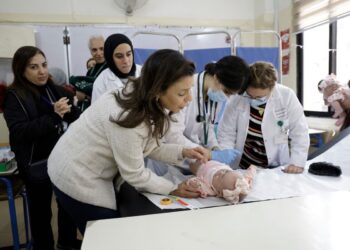 العيادة المتنقلة للجامعة اللبنانية الأميركية:التزام مستمر بتلبية احتياجات النازحين ضمن"الإغاثة الطارئة للبنان"