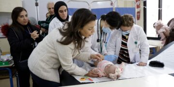 العيادة المتنقلة للـ LAU : التزام بتلبية احتياجات النازحين ضمن”الإغاثة الطارئة للبنان”…