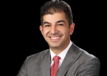 سوليدرتي الاولى تكرّم احدى كفاءاتها:د. رمزي الغول يرقّى الى منصب رفيعلعلمه و خبرته و حضوره المهنيو اسهاماته الفاعلة في مجالات عدة...