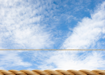 لبنان يتمايل على حبل التوازن:هل يسقط.. أم يجتاز المسافة بسلامة؟