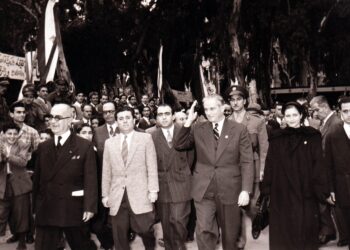 كيف امتلك لبنان مفاتيح القوةوكيف أضاعها لاحقاً؟د. الياس ميشال الشويري مستحضرأًعهد الرئيس كميل شمعون:الأوطان لا تموت لكنها تُترك لتَسقُطولتنهض من جديد...