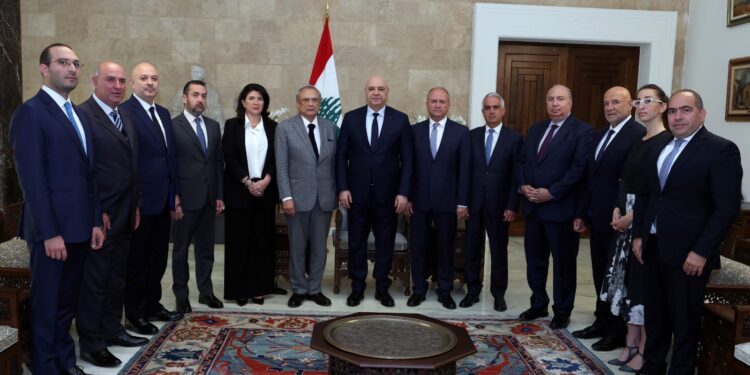 حبيب يسلّم رئيس الجمهورية اليوبيل الذهبي لمصرف الإسكان:استخدمنا حتى اليوم نحو 67 مليوناً و367 ألف دولاروالجزء الأكبر للشقق السكنية