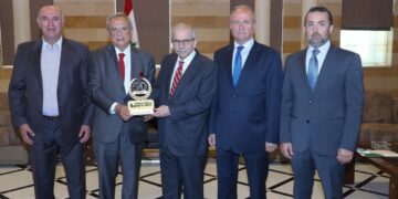 حبيب يسلّم رئيس الحكومة “اليوبيل الذهبي” لمصرف الإسكان ويطلب دعمه لإلغاء رسم التسجيل العقاري حتى سقف الـ100 ألف دولار…