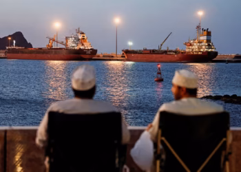 مضيق هرمز:بين شبح الحرب وانفجار المخاطر..كيف يهدد الممر النفطي الأهم في العالمأسواق التأمين والطاقة؟