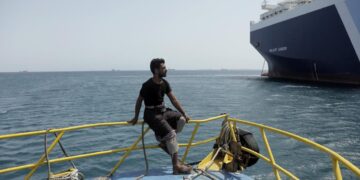 شركات التأمين البحري تشدّد تغطية مخاطر الحرب على السفن المرتبطة بالسعودية… وتصاعد هجمات الحوثيين يهدد صادرات النفط عبر البحر الأحمر