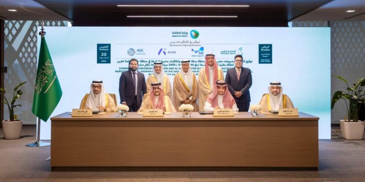 خلف الشمس والرياح...السعودية تستثمر في«الطاقة المخزنة»