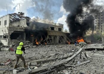 لم نعد نعرف ماذا نحارب في هذا البلد:البلاء أم الغباءأم الوباء أم الغلاءأم قلة الحياء