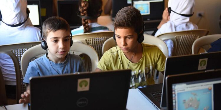 «حاسوبٌ قديم..فرصةٌ لمستقبل طفل»:«ذكي» تسابق الوقت لجمع 4,000جهاز لدعم تعليم الأطفال النازحين في لبنان