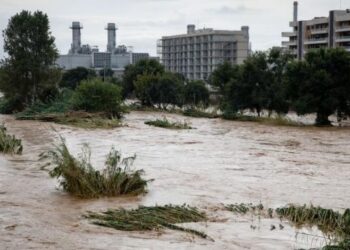 برشلونة و البلدات المحيطةفي حالة تأهّب قصوىجرّاء فيضانات مفاجئةو شركات التأمين بدأت تحرّكاتها...