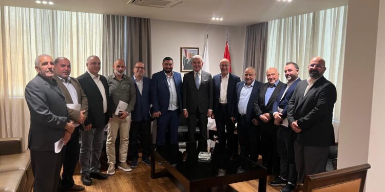 تجمّع صناعيي الضاحية الجنوبيةعند الوزير عيسى الخوريولا توضيحات عن أوضاع المصانع...