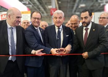وفد رسمي واكبوزير الصناعة الى معرض "سيال" ..جو عيسى الخوري:"هذه هي المقاومة الحقيقية"...