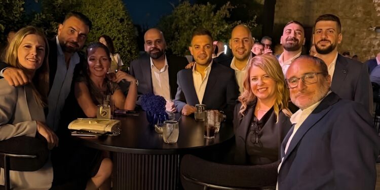 فنشرس فارس في الـ GAIF 35حركة فيها الكثير من البركةلوفد جمع الفريق الآتي من أثينامع فريق فرع الشركة في عمّان...