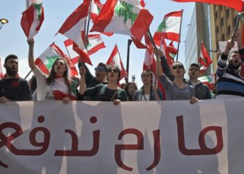 "بدلًا من إضاعة الوقت في جمع الأوراق المتطايرة،قم بإغلاق النافذة"فرانسيس بيكون،فيلسوف ورجل دولة وكاتب إنجليزي